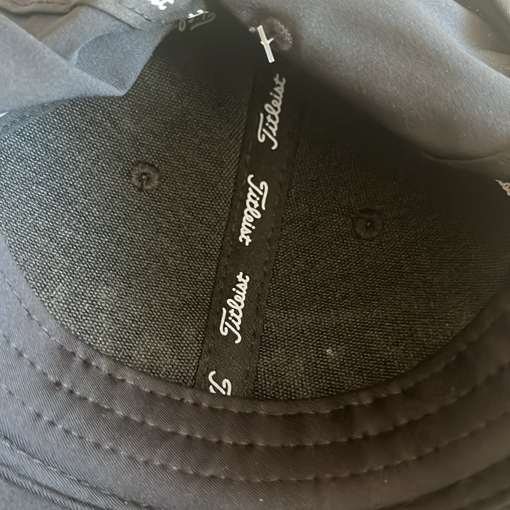 TITLEIST Men’s Black Cap - Picture 7 of 9